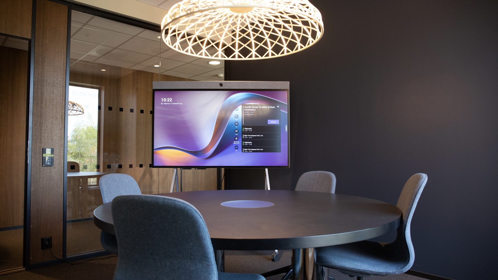 neat board monitor do telekonferencji w salce spotkań jaki sprzęt do wideoknferencji