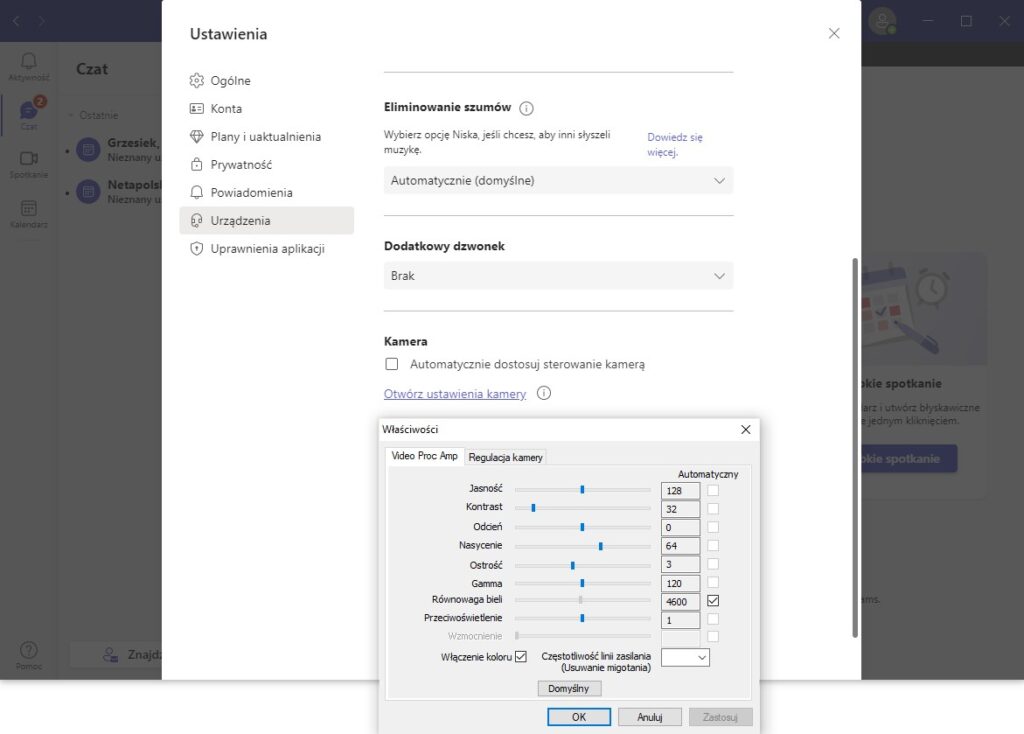 Ustawienia kamery w Microsoft Teams z regulacją jasności, kontrastu i balansu bieli.