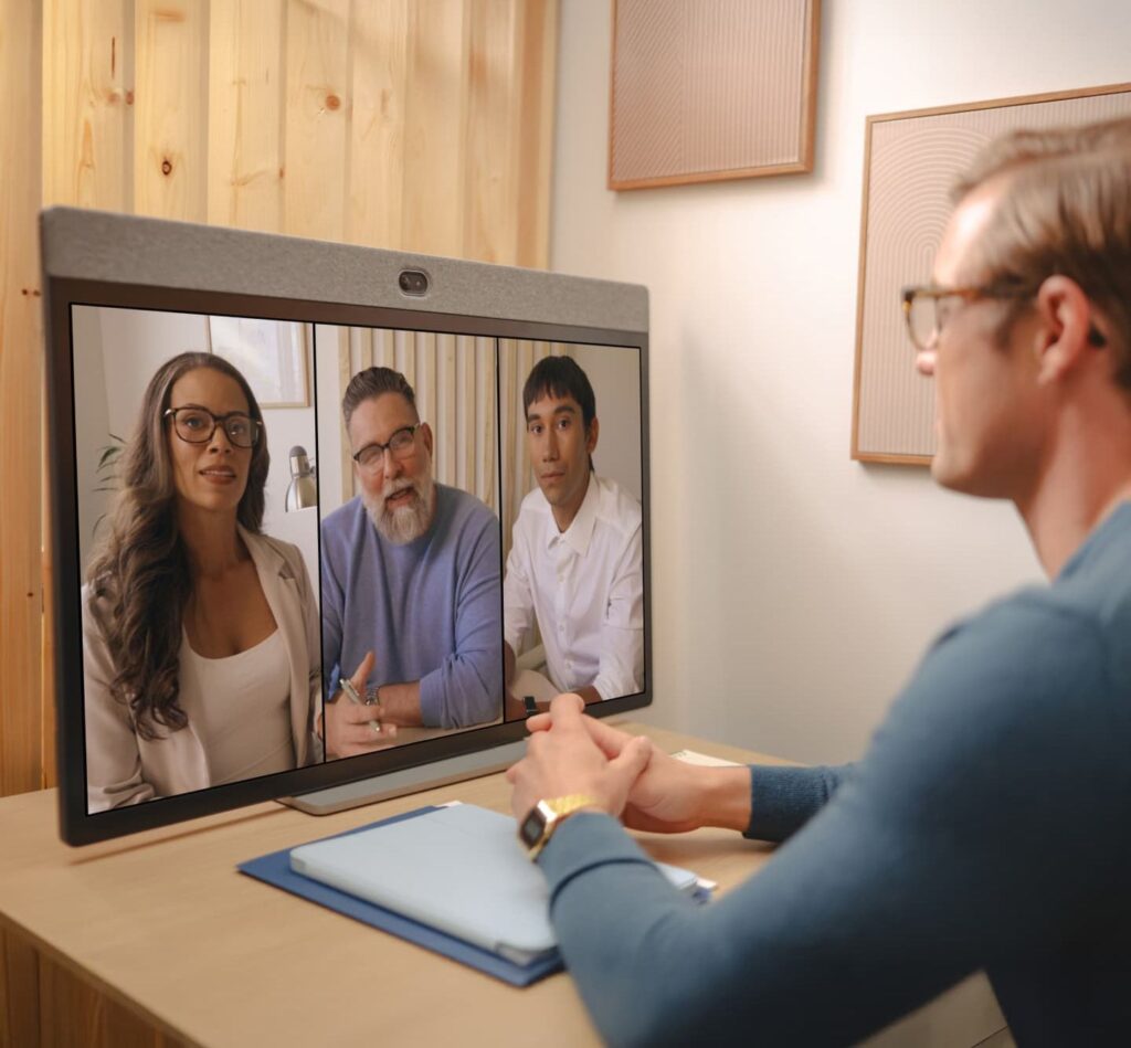 Zintegrowane AV w Neat Board 32 — naturalna rozmowa wideo