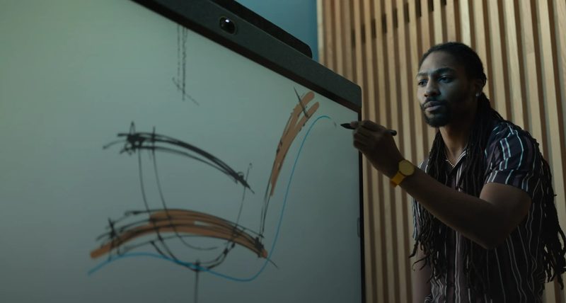 Osoba rysująca na ekranie dotykowym 4K Neat Board 50 z użyciem Neat Active Marker
